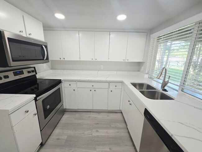 Building Photo - Garland 3 Bedroom, 2 Bath, 1 Car Garage Property That Has Been Completely Remodeled