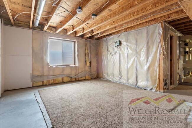 Building Photo - Spacious Single Family Home With Attached ...