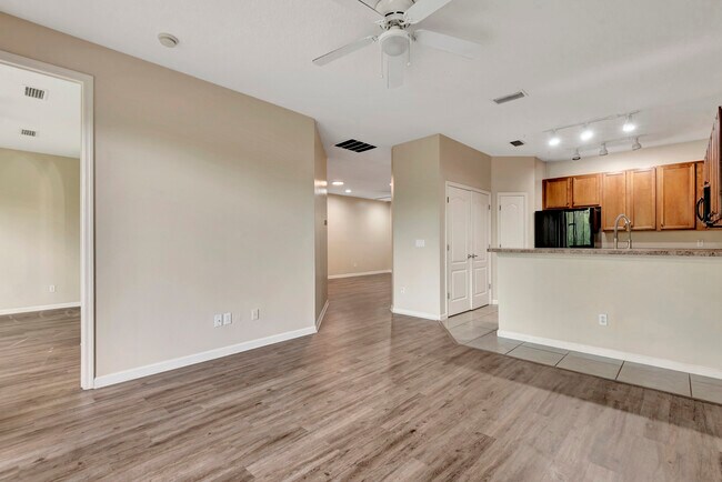 Building Photo - 253 Catriona Dr