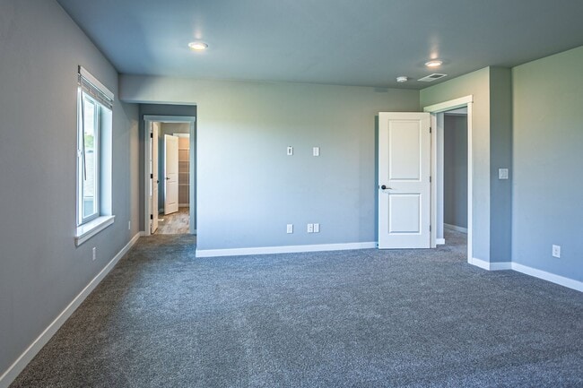 Building Photo - Spacious 4 bed home in Cascade Vista Commu...