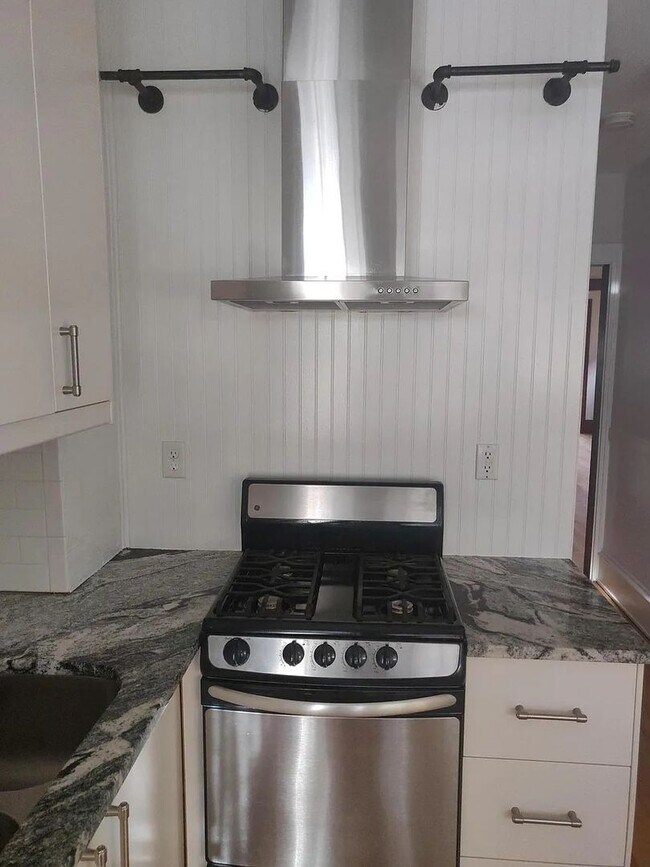 Building Photo - 1907 11th Ave S