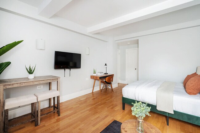 Building Photo - 240 W 73rd St