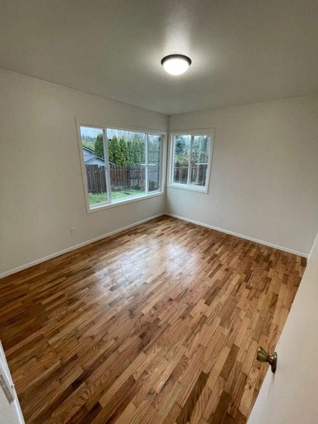 Building Photo - AVAILABLE NOW!!! Spacious 2bd/1ba House w/...
