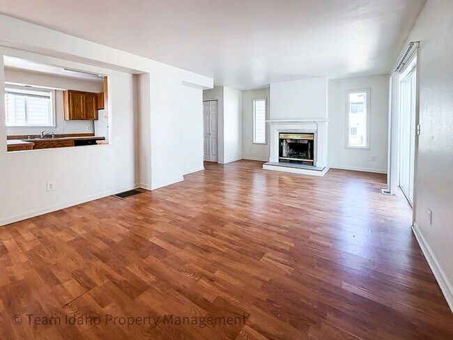 Building Photo - 562 Deer Meadow Ct