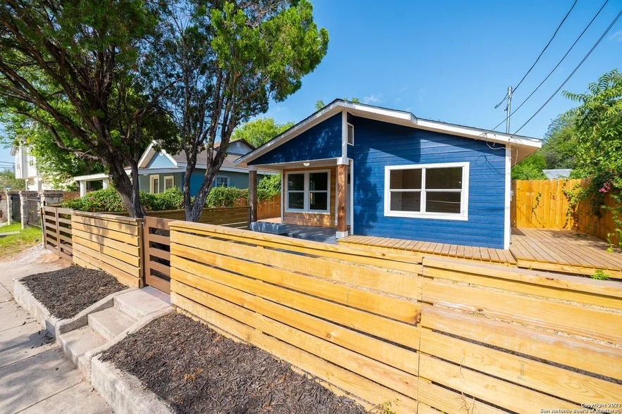 Building Photo - 115 San Salvador Ave