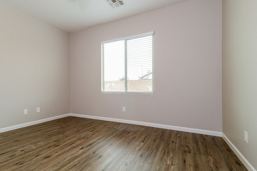 Building Photo - 25446 W Carson Dr