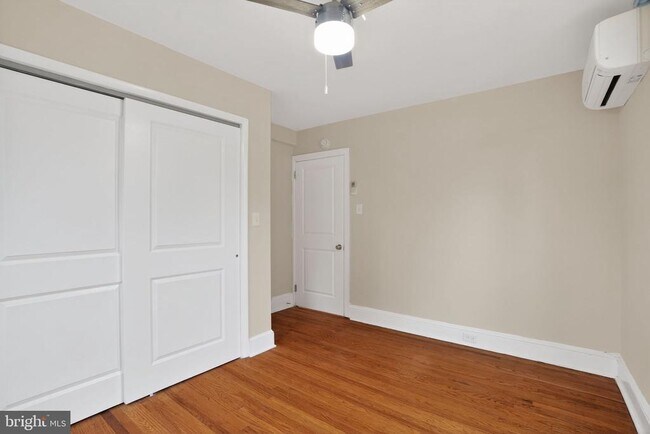 Building Photo - 257 S 21st St