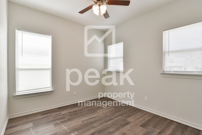 Building Photo - $1699! 3Bed/2Bath in Fort Worth! Get your ...