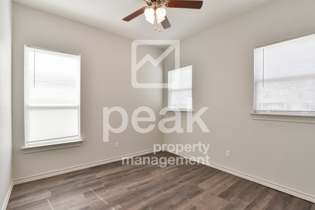 Building Photo - $1750! 3Bed/2Bath in Fort Worth! Get your ...