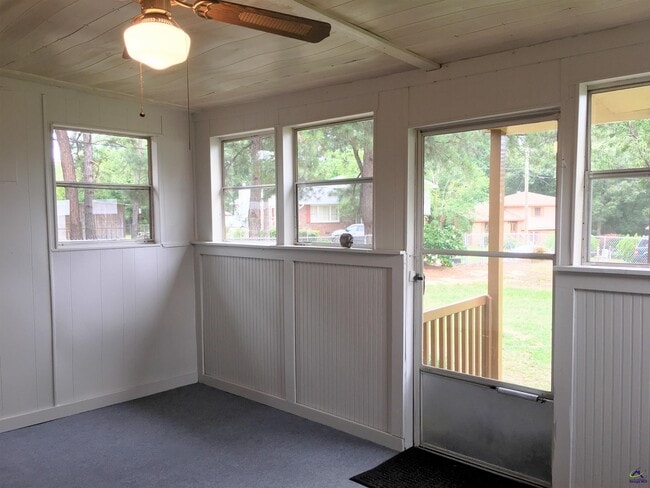 Building Photo - 208 Ivelyn Dr