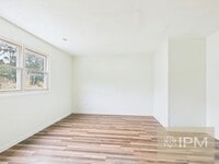 Building Photo - Cozy 3 Bedroom, 1 Bath Townhome in York Ha...