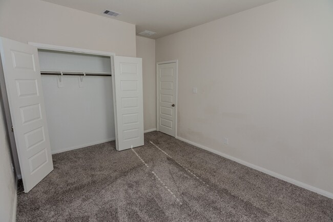 Building Photo - 4120 Split Ivy Dr