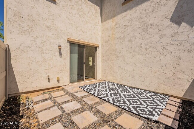 Building Photo - 26638 N Babbling Brook Dr