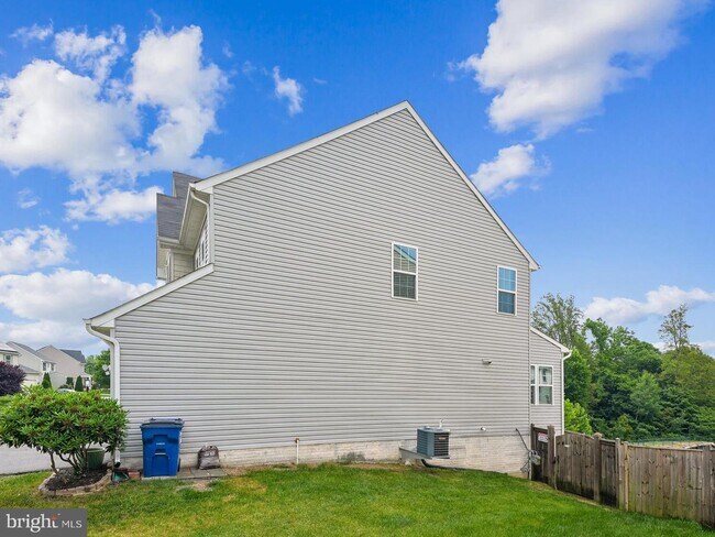 Building Photo - 23 Taylors Hl Wy