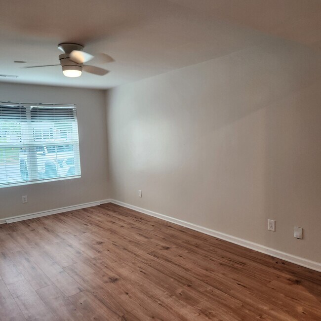 Building Photo - 525 Hampton Townes Dr