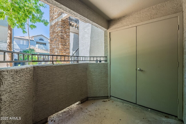 Building Photo - 2025 E Campbell Ave