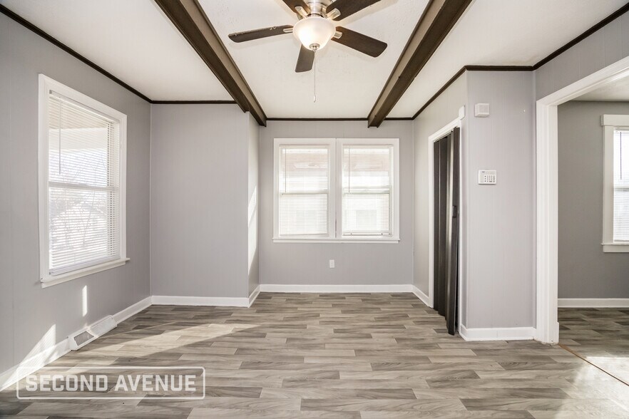 Building Photo - 1806 Sundale Ave