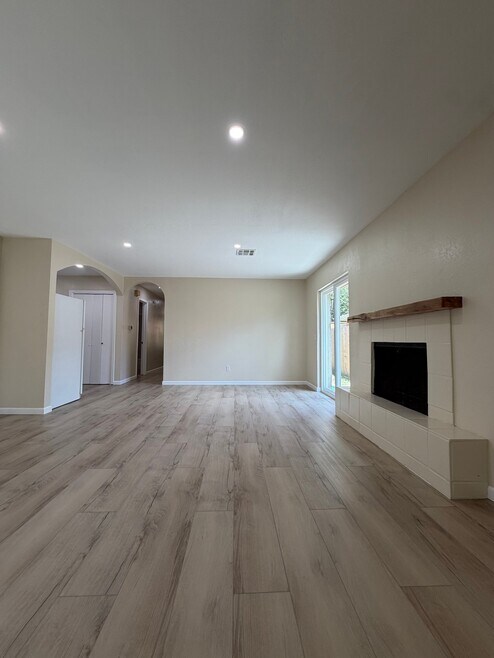 Building Photo - 4209 Willowisp Dr