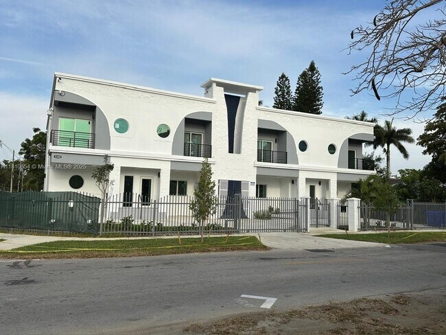 Primary Photo - 3300 NW 19th Ave