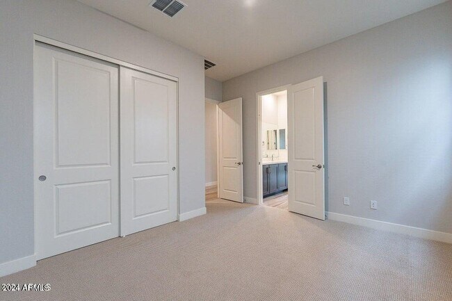 Building Photo - 21390 W Meadowbrook Ave