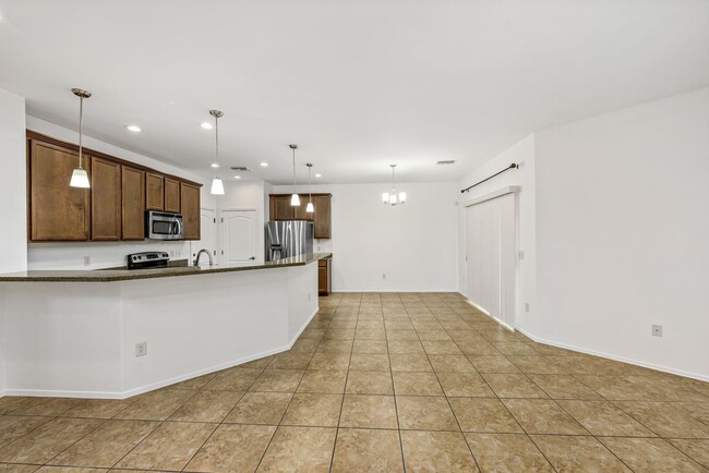 Building Photo - Golden Ridge at RiverWalk