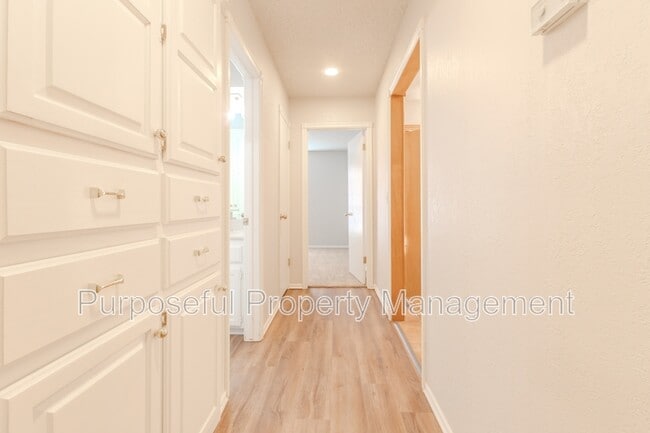 Building Photo - 1401 Harding Ave