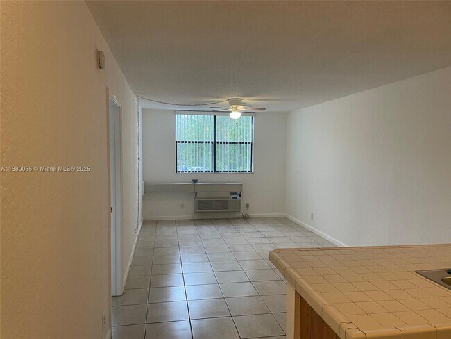 Building Photo - 2401 Riverside Dr