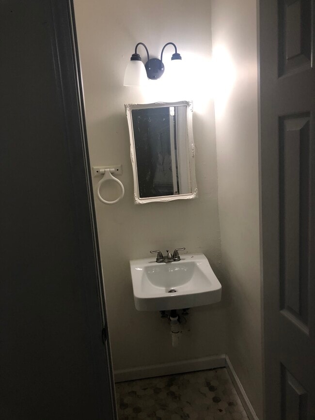 1/2 Bath - 9215 ARISTIDES DR