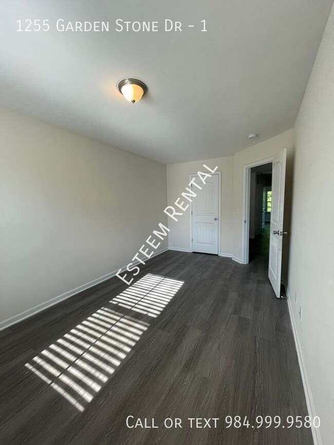 Building Photo - 1255 Garden Stone Dr