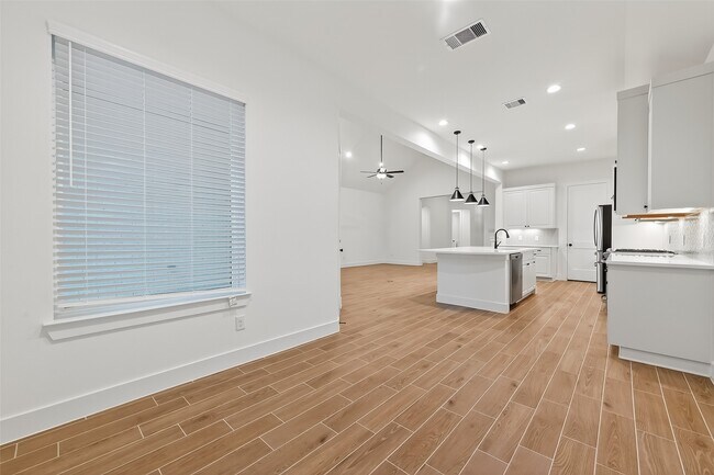 Building Photo - 2210 Cherry Brg Ln