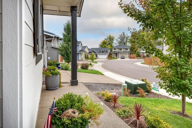 Building Photo - 4016 SE Winslow Ct