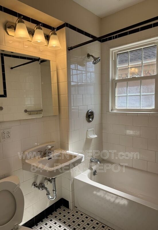 Building Photo - 532 S Alvord Blvd