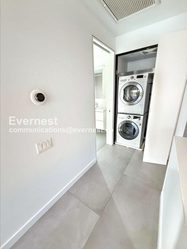 Building Photo - 1717 N 1st Ave