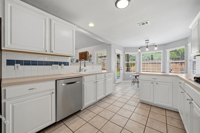 Building Photo - 6816 Beatty Dr
