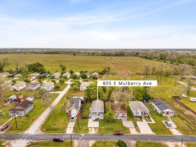 Building Photo - 805 E Mulberry Ave