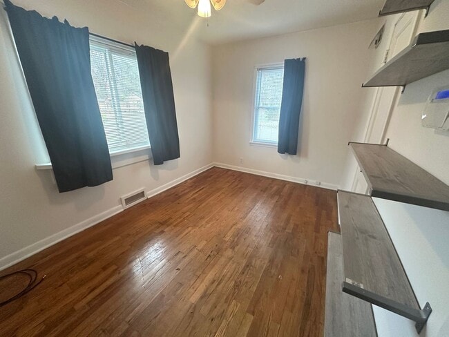 Building Photo - Charming 2 bedroom, 1 bath on a corner lot with large fenced backyard.