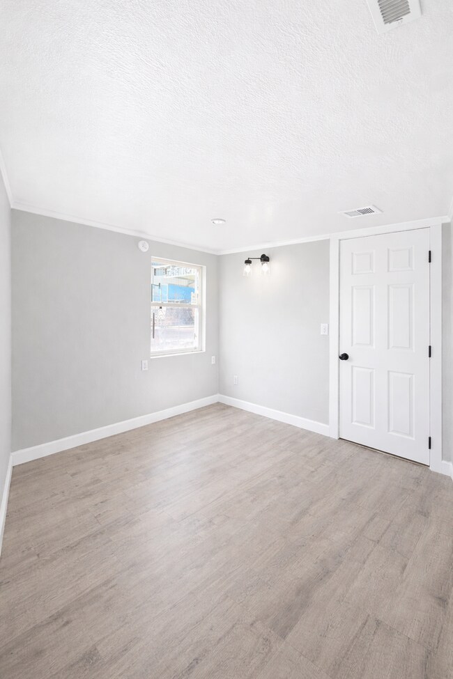 Building Photo - 2045 W 12th St