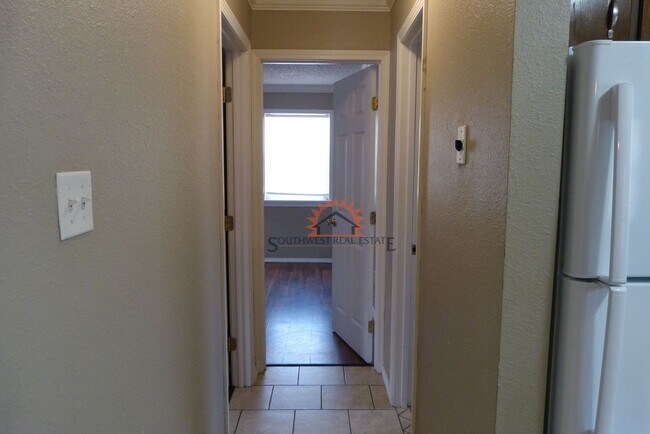 Building Photo - Cute 2 bedroom duplex