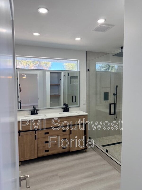 Building Photo - 5039 N Beach Rd