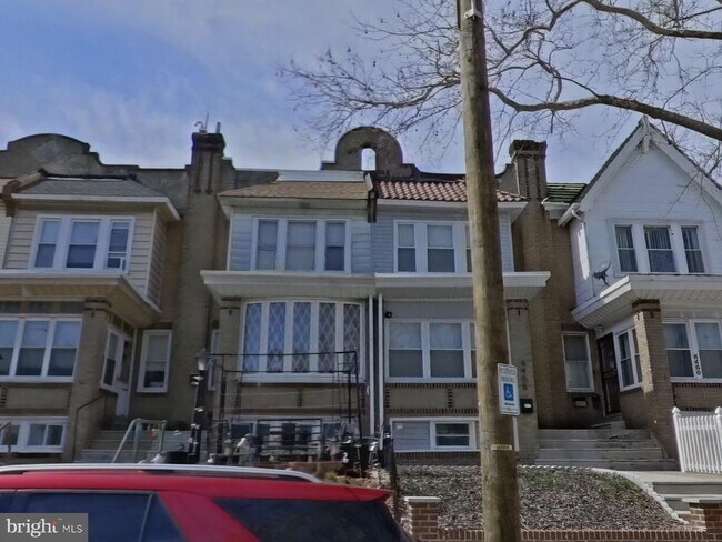 Building Photo - 6459 N 16th St