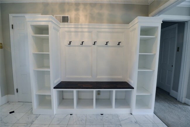 Building Photo - 2235 N Ballas Rd