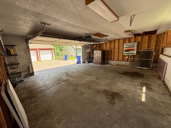 Building Photo - Beautiful 5 Bed 3 Bath Single Family Home ...