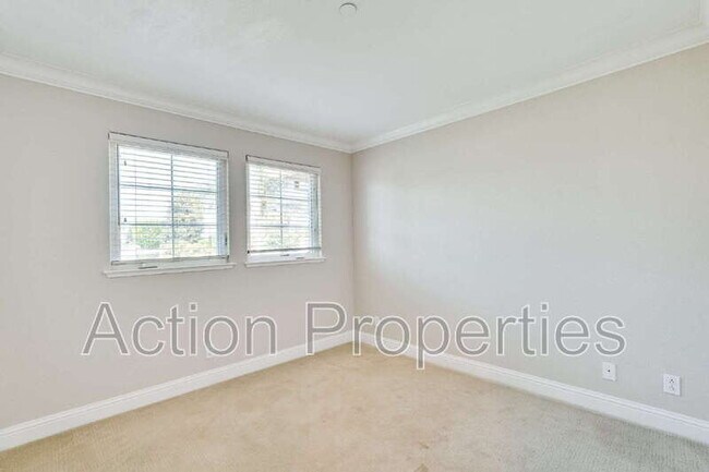 Building Photo - 241 Granada Park Cir