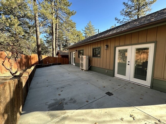 Building Photo - 52810 Sugar Pine Dr