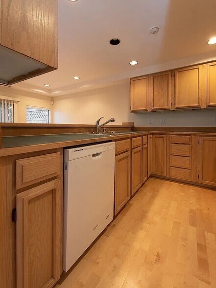 Building Photo - 7250 Old Redmond Rd