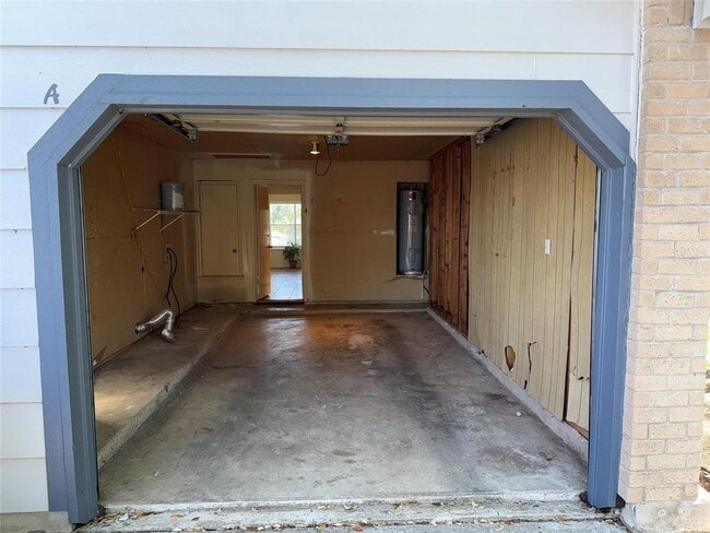 Building Photo - 6109 Parkwood Dr