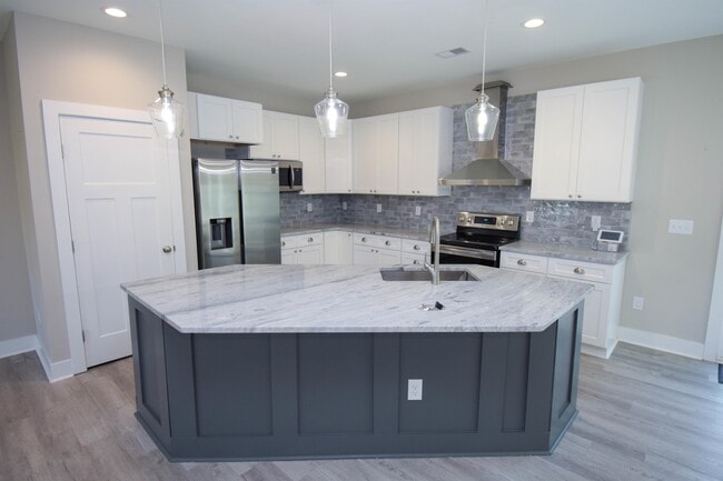 Building Photo - 729 Churchill Downs Dr