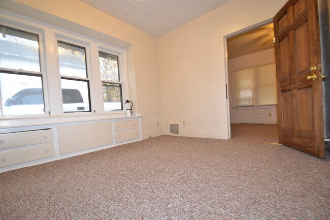 Building Photo - 567 Cross Ct