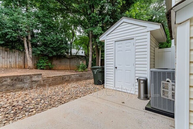 Building Photo - 142 Spring Crossing Cir