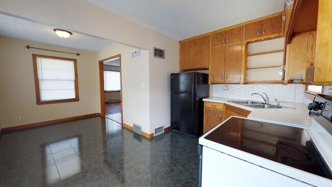 Building Photo - 3 Bedroom, 3 Bathroom House